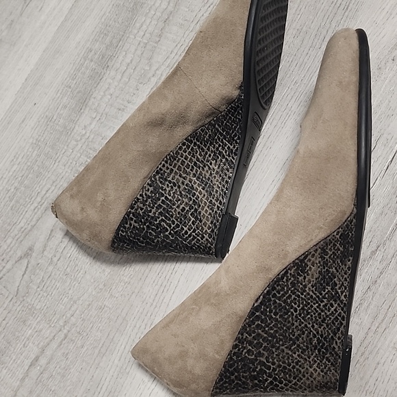 Aerosoles Tan Snakeskin Design Wedges Size 9 - Picture 2 of 5